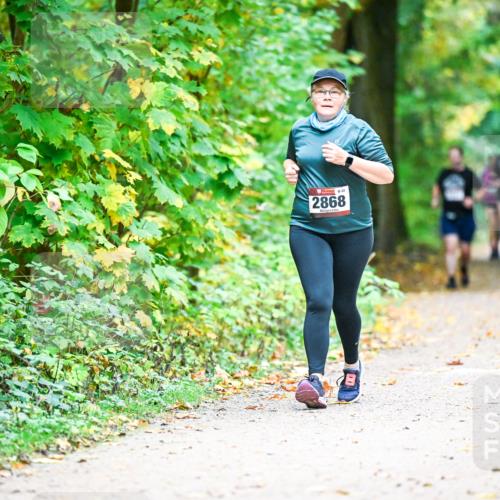 12.10.2025 - Bramfelder Halbmarathon 2025 Dr. Thomas Lammeyer http://msf.ph/oto/9343767 12.10.2025 10:00:12 Laufen 32, 2868 meine-sportfotos.de