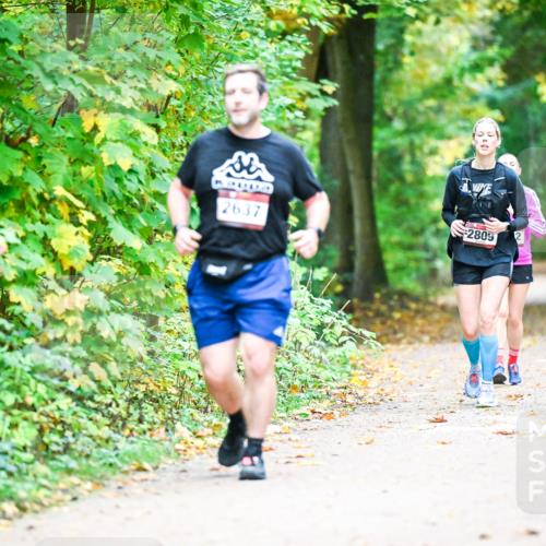 12.10.2025 - Bramfelder Halbmarathon 2025 Dr. Thomas Lammeyer http://msf.ph/oto/9343795 12.10.2025 10:00:26 Laufen 2637, 275, 2809 meine-sportfotos.de