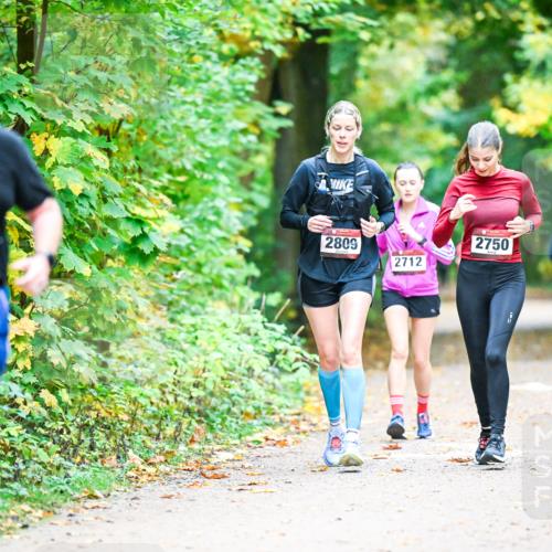 12.10.2025 - Bramfelder Halbmarathon 2025 Dr. Thomas Lammeyer http://msf.ph/oto/9343804 12.10.2025 10:00:28 Laufen 2637, 2809, 2750, 2712 meine-sportfotos.de