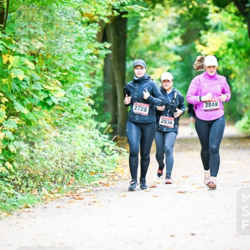 12.10.2025 - Bramfelder Halbmarathon 2025 Dr. Thomas Lammeyer http://msf.ph/oto/9343889 12.10.2025 10:01:17 Laufen 2728, 2836, 2849 meine-sportfotos.de