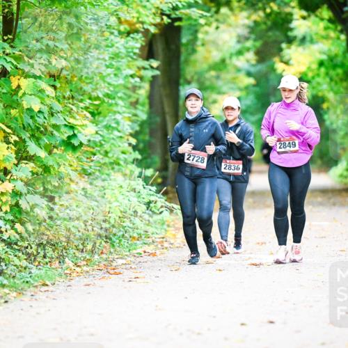 12.10.2025 - Bramfelder Halbmarathon 2025 Dr. Thomas Lammeyer http://msf.ph/oto/9343891 12.10.2025 10:01:17 Laufen 2728, 2836, 2849 meine-sportfotos.de