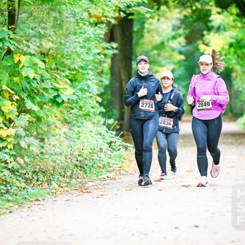 12.10.2025 - Bramfelder Halbmarathon 2025 Dr. Thomas Lammeyer http://msf.ph/oto/9343892 12.10.2025 10:01:17 Laufen 2728, 2836, 2849 meine-sportfotos.de