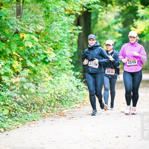 12.10.2025 - Bramfelder Halbmarathon 2025 Dr. Thomas Lammeyer http://msf.ph/oto/9343896 12.10.2025 10:01:18 Laufen 2728, 2836, 2849 meine-sportfotos.de
