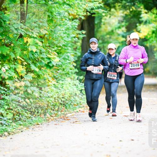 12.10.2025 - Bramfelder Halbmarathon 2025 Dr. Thomas Lammeyer http://msf.ph/oto/9343897 12.10.2025 10:01:18 Laufen 2728, 2836, 2849 meine-sportfotos.de