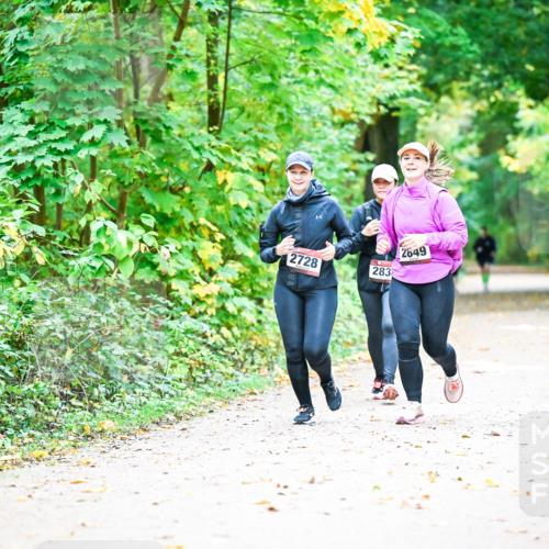 12.10.2025 - Bramfelder Halbmarathon 2025 Dr. Thomas Lammeyer http://msf.ph/oto/9343907 12.10.2025 10:01:20 Laufen 2728, 283, 2649 meine-sportfotos.de