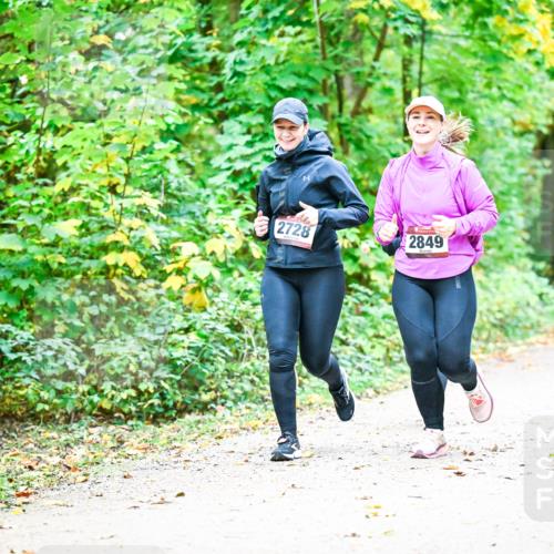12.10.2025 - Bramfelder Halbmarathon 2025 Dr. Thomas Lammeyer http://msf.ph/oto/9343923 12.10.2025 10:01:22 Laufen 2728, 2849 meine-sportfotos.de