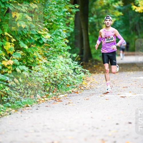 12.10.2025 - Bramfelder Halbmarathon 2025 Dr. Thomas Lammeyer http://msf.ph/oto/9343979 12.10.2025 10:01:53 Laufen 2640 meine-sportfotos.de