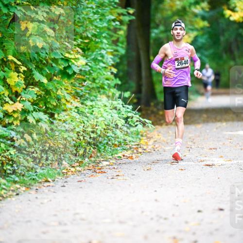 12.10.2025 - Bramfelder Halbmarathon 2025 Dr. Thomas Lammeyer http://msf.ph/oto/9343981 12.10.2025 10:01:54 Laufen 2640 meine-sportfotos.de