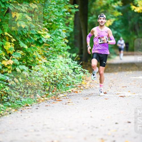 12.10.2025 - Bramfelder Halbmarathon 2025 Dr. Thomas Lammeyer http://msf.ph/oto/9343982 12.10.2025 10:01:54 Laufen 26, 879 meine-sportfotos.de