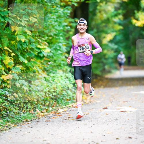 12.10.2025 - Bramfelder Halbmarathon 2025 Dr. Thomas Lammeyer http://msf.ph/oto/9343988 12.10.2025 10:01:55 Laufen 8, 79, 2640 meine-sportfotos.de