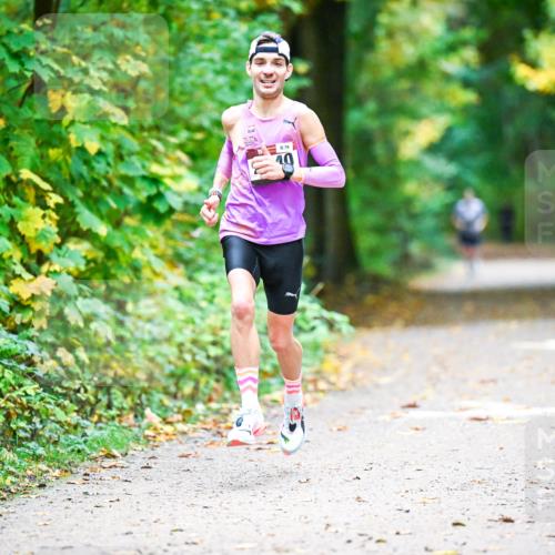 12.10.2025 - Bramfelder Halbmarathon 2025 Dr. Thomas Lammeyer http://msf.ph/oto/9343992 12.10.2025 10:01:55 Laufen  meine-sportfotos.de
