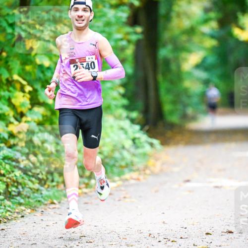 12.10.2025 - Bramfelder Halbmarathon 2025 Dr. Thomas Lammeyer http://msf.ph/oto/9343997 12.10.2025 10:01:56 Laufen 4, 79, 240 meine-sportfotos.de