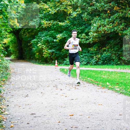12.10.2025 - Bramfelder Halbmarathon 2025 Dr. Thomas Lammeyer http://msf.ph/oto/9344077 12.10.2025 10:03:13 Laufen 2847 meine-sportfotos.de