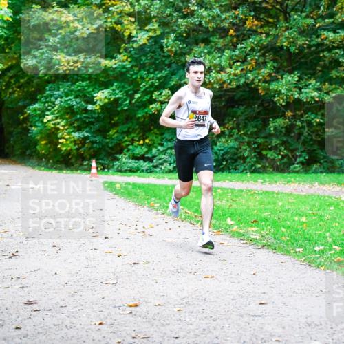 12.10.2025 - Bramfelder Halbmarathon 2025 Dr. Thomas Lammeyer http://msf.ph/oto/9344082 12.10.2025 10:03:14 Laufen 2847 meine-sportfotos.de