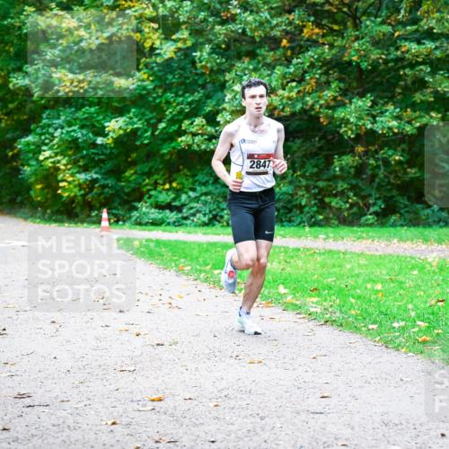 12.10.2025 - Bramfelder Halbmarathon 2025 Dr. Thomas Lammeyer http://msf.ph/oto/9344083 12.10.2025 10:03:14 Laufen 2847 meine-sportfotos.de