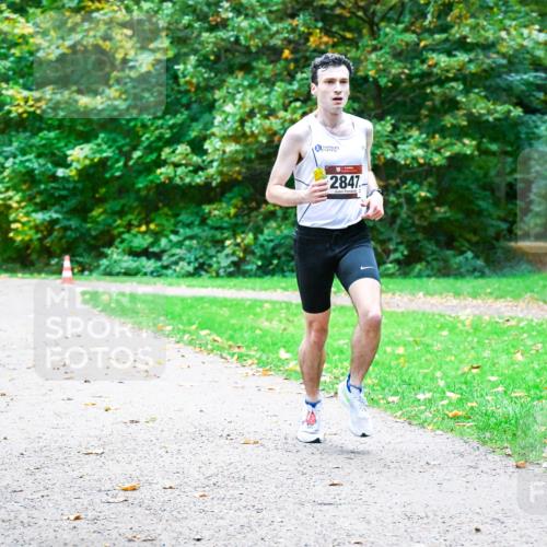 12.10.2025 - Bramfelder Halbmarathon 2025 Dr. Thomas Lammeyer http://msf.ph/oto/9344086 12.10.2025 10:03:14 Laufen 2847 meine-sportfotos.de