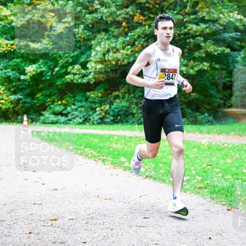 12.10.2025 - Bramfelder Halbmarathon 2025 Dr. Thomas Lammeyer http://msf.ph/oto/9344087 12.10.2025 10:03:15 Laufen 2847 meine-sportfotos.de