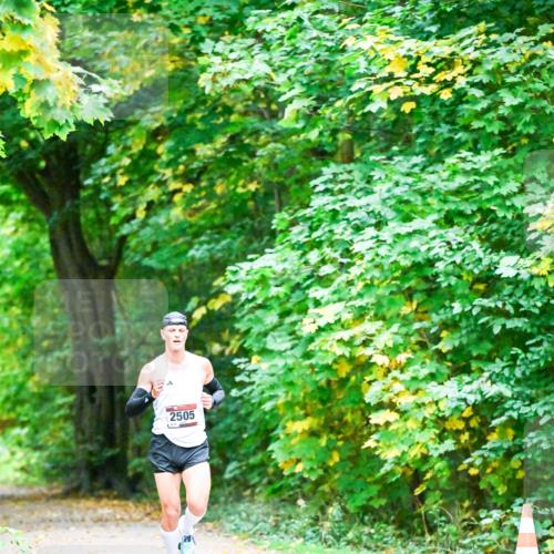 12.10.2025 - Bramfelder Halbmarathon 2025 Dr. Thomas Lammeyer http://msf.ph/oto/9344136 12.10.2025 10:04:51 Laufen 2505 meine-sportfotos.de