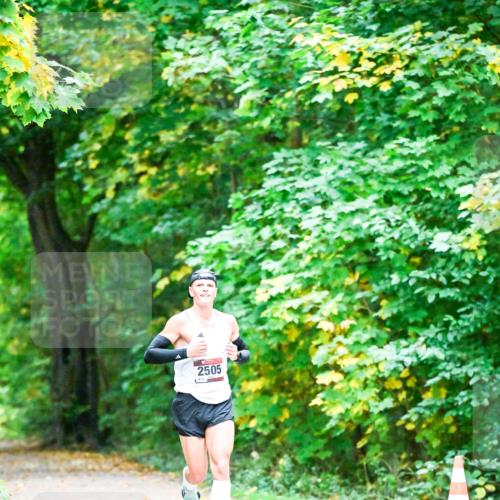 12.10.2025 - Bramfelder Halbmarathon 2025 Dr. Thomas Lammeyer http://msf.ph/oto/9344142 12.10.2025 10:04:51 Laufen 2505 meine-sportfotos.de