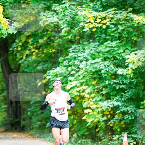 12.10.2025 - Bramfelder Halbmarathon 2025 Dr. Thomas Lammeyer http://msf.ph/oto/9344145 12.10.2025 10:04:52 Laufen 2505, 812, 51 meine-sportfotos.de