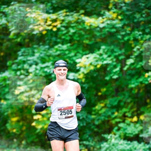 12.10.2025 - Bramfelder Halbmarathon 2025 Dr. Thomas Lammeyer http://msf.ph/oto/9344159 12.10.2025 10:04:54 Laufen 2505, 12 meine-sportfotos.de