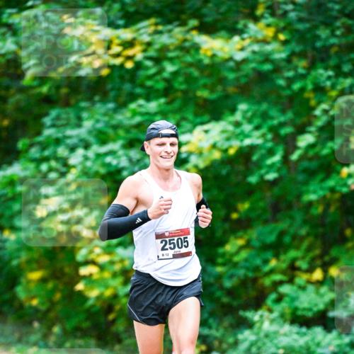 12.10.2025 - Bramfelder Halbmarathon 2025 Dr. Thomas Lammeyer http://msf.ph/oto/9344160 12.10.2025 10:04:54 Laufen 2505, 12 meine-sportfotos.de