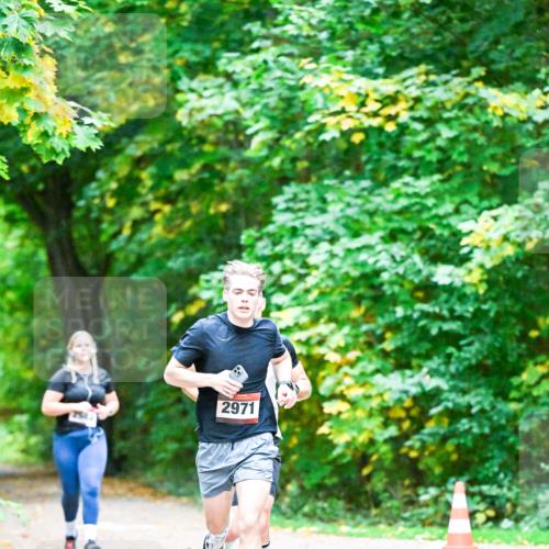12.10.2025 - Bramfelder Halbmarathon 2025 Dr. Thomas Lammeyer http://msf.ph/oto/9344225 12.10.2025 10:07:14 Laufen 2971 meine-sportfotos.de