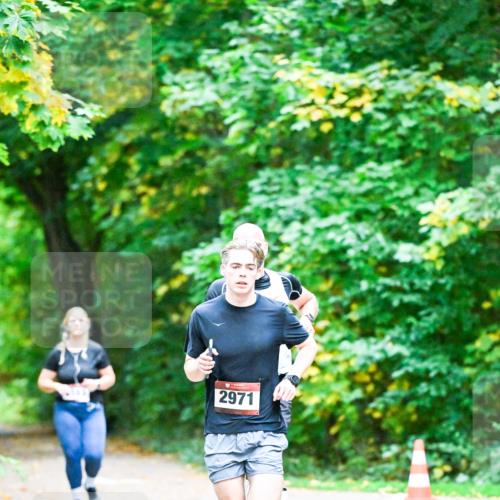 12.10.2025 - Bramfelder Halbmarathon 2025 Dr. Thomas Lammeyer http://msf.ph/oto/9344229 12.10.2025 10:07:15 Laufen 2971 meine-sportfotos.de