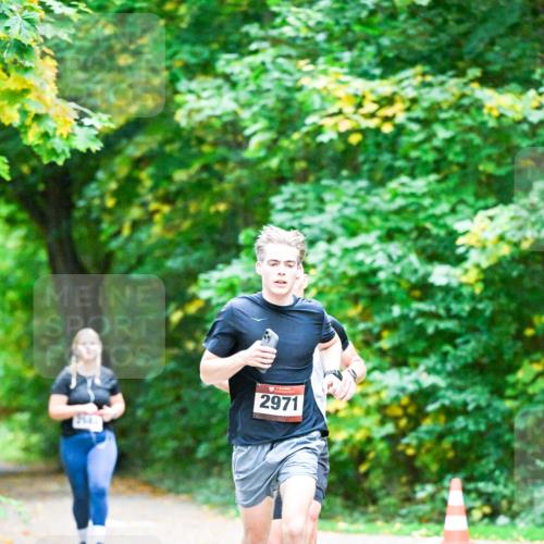 12.10.2025 - Bramfelder Halbmarathon 2025 Dr. Thomas Lammeyer http://msf.ph/oto/9344230 12.10.2025 10:07:15 Laufen 2971, 2543 meine-sportfotos.de