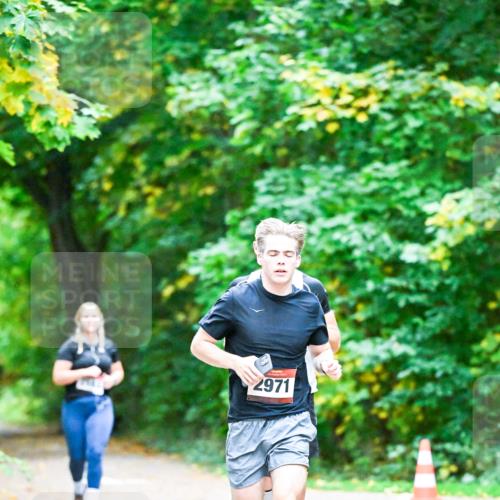 12.10.2025 - Bramfelder Halbmarathon 2025 Dr. Thomas Lammeyer http://msf.ph/oto/9344231 12.10.2025 10:07:15 Laufen 2971 meine-sportfotos.de