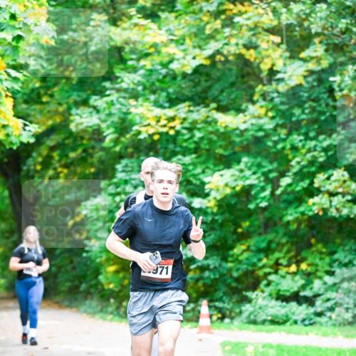12.10.2025 - Bramfelder Halbmarathon 2025 Dr. Thomas Lammeyer http://msf.ph/oto/9344234 12.10.2025 10:07:16 Laufen 971 meine-sportfotos.de