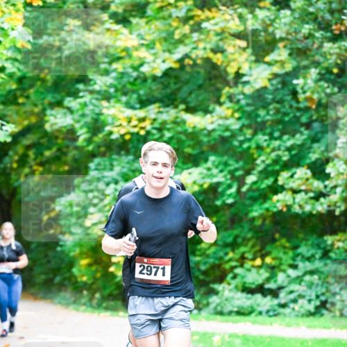12.10.2025 - Bramfelder Halbmarathon 2025 Dr. Thomas Lammeyer http://msf.ph/oto/9344235 12.10.2025 10:07:16 Laufen 2971 meine-sportfotos.de