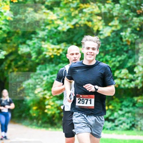 12.10.2025 - Bramfelder Halbmarathon 2025 Dr. Thomas Lammeyer http://msf.ph/oto/9344239 12.10.2025 10:07:17 Laufen 2971 meine-sportfotos.de