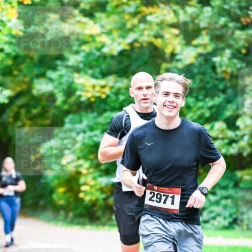 12.10.2025 - Bramfelder Halbmarathon 2025 Dr. Thomas Lammeyer http://msf.ph/oto/9344240 12.10.2025 10:07:17 Laufen 2971 meine-sportfotos.de