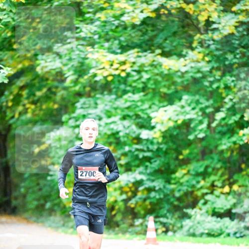 12.10.2025 - Bramfelder Halbmarathon 2025 Dr. Thomas Lammeyer http://msf.ph/oto/9344293 12.10.2025 10:08:10 Laufen 2700 meine-sportfotos.de