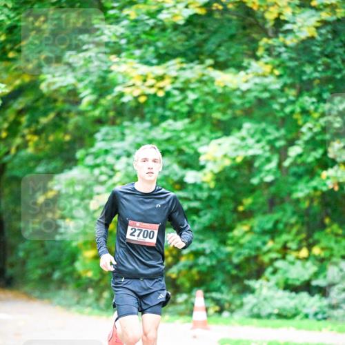 12.10.2025 - Bramfelder Halbmarathon 2025 Dr. Thomas Lammeyer http://msf.ph/oto/9344296 12.10.2025 10:08:10 Laufen 2700 meine-sportfotos.de