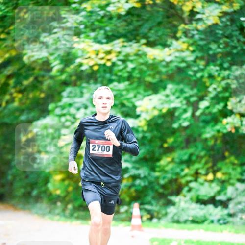 12.10.2025 - Bramfelder Halbmarathon 2025 Dr. Thomas Lammeyer http://msf.ph/oto/9344297 12.10.2025 10:08:10 Laufen 2700 meine-sportfotos.de