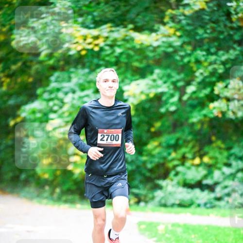 12.10.2025 - Bramfelder Halbmarathon 2025 Dr. Thomas Lammeyer http://msf.ph/oto/9344299 12.10.2025 10:08:11 Laufen 2700 meine-sportfotos.de
