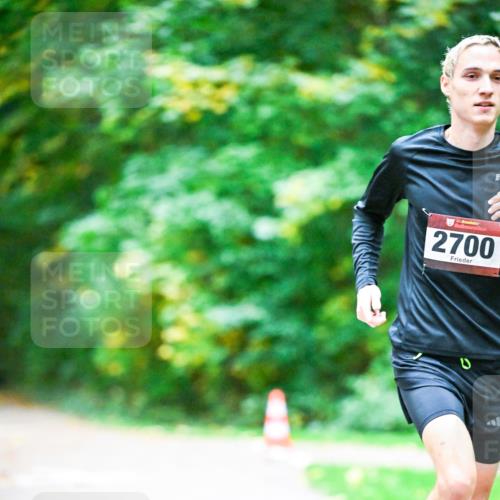 12.10.2025 - Bramfelder Halbmarathon 2025 Dr. Thomas Lammeyer http://msf.ph/oto/9344307 12.10.2025 10:08:12 Laufen 2700 meine-sportfotos.de