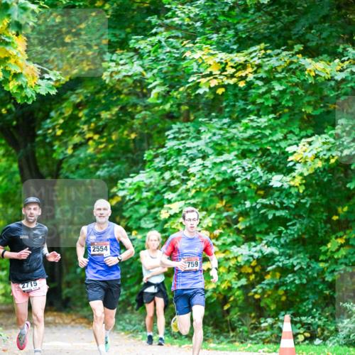 12.10.2025 - Bramfelder Halbmarathon 2025 Dr. Thomas Lammeyer http://msf.ph/oto/9344317 12.10.2025 10:08:25 Laufen 2715, 2554, 759 meine-sportfotos.de