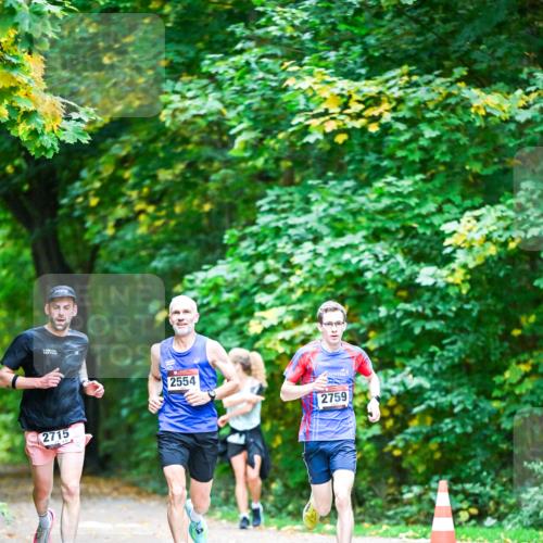 12.10.2025 - Bramfelder Halbmarathon 2025 Dr. Thomas Lammeyer http://msf.ph/oto/9344322 12.10.2025 10:08:26 Laufen 2715, 2554, 2759 meine-sportfotos.de