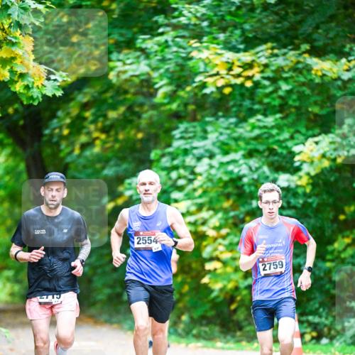 12.10.2025 - Bramfelder Halbmarathon 2025 Dr. Thomas Lammeyer http://msf.ph/oto/9344331 12.10.2025 10:08:27 Laufen 2554, 97, 2759 meine-sportfotos.de