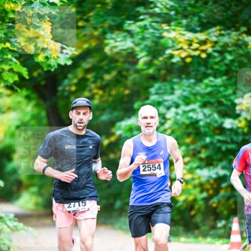 12.10.2025 - Bramfelder Halbmarathon 2025 Dr. Thomas Lammeyer http://msf.ph/oto/9344337 12.10.2025 10:08:28 Laufen 2715, 40, 2554, 97 meine-sportfotos.de