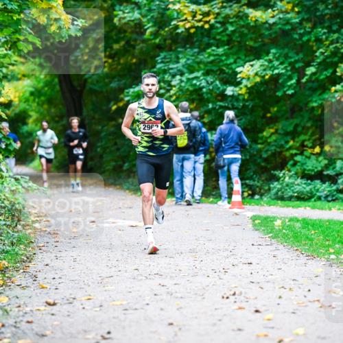12.10.2025 - Bramfelder Halbmarathon 2025 Dr. Thomas Lammeyer http://msf.ph/oto/9344356 12.10.2025 10:08:57 Laufen 2962 meine-sportfotos.de