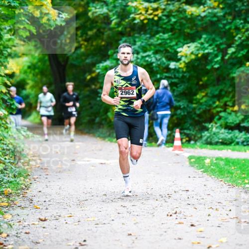 12.10.2025 - Bramfelder Halbmarathon 2025 Dr. Thomas Lammeyer http://msf.ph/oto/9344362 12.10.2025 10:08:57 Laufen 2962 meine-sportfotos.de