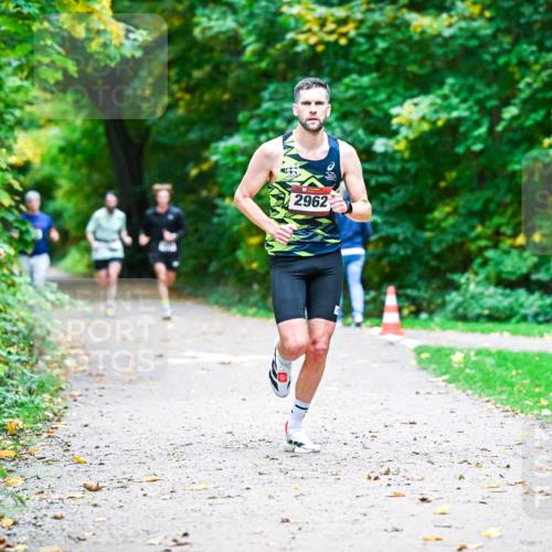 12.10.2025 - Bramfelder Halbmarathon 2025 Dr. Thomas Lammeyer http://msf.ph/oto/9344365 12.10.2025 10:08:58 Laufen 2962 meine-sportfotos.de