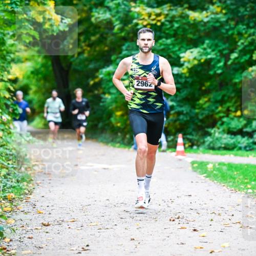 12.10.2025 - Bramfelder Halbmarathon 2025 Dr. Thomas Lammeyer http://msf.ph/oto/9344366 12.10.2025 10:08:58 Laufen 2962 meine-sportfotos.de