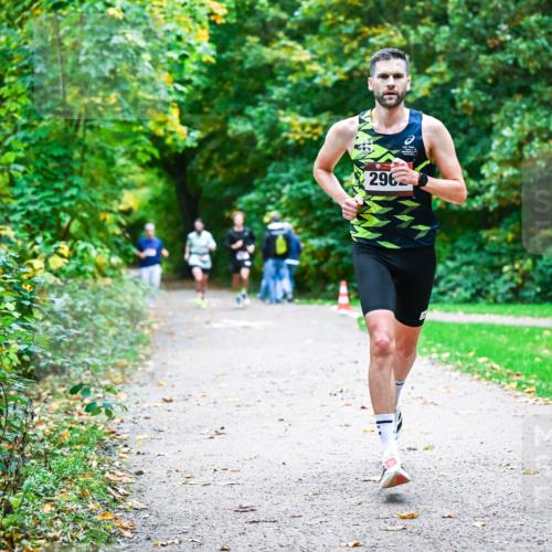 12.10.2025 - Bramfelder Halbmarathon 2025 Dr. Thomas Lammeyer http://msf.ph/oto/9344377 12.10.2025 10:08:59 Laufen 296 meine-sportfotos.de
