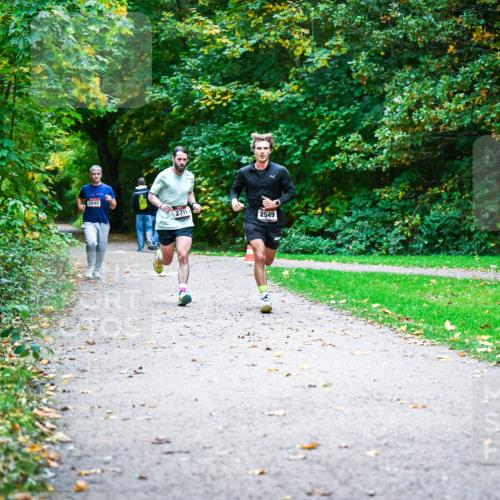 12.10.2025 - Bramfelder Halbmarathon 2025 Dr. Thomas Lammeyer http://msf.ph/oto/9344385 12.10.2025 10:09:03 Laufen 2840, 2751, 2549 meine-sportfotos.de