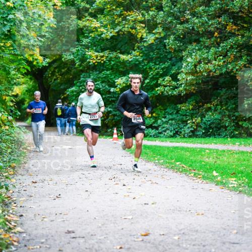 12.10.2025 - Bramfelder Halbmarathon 2025 Dr. Thomas Lammeyer http://msf.ph/oto/9344387 12.10.2025 10:09:04 Laufen 2840, 2751, 2549 meine-sportfotos.de